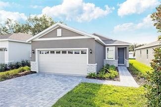 196 Duckweed Ave, Fruitland Park, FL 34731