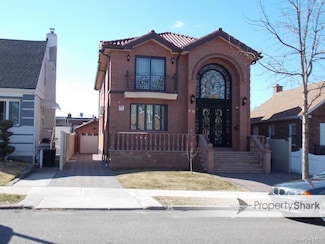 57-12 157th St Unit First floor Rear., Flushing, NY 11355