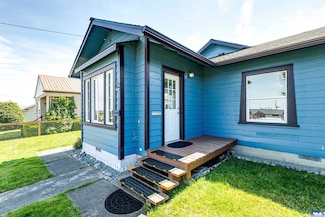 1114 W 8th St Unit 1114 1/2 W 8th St, Port Angeles, WA 98363