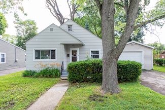 221 Kenwood Dr, Round Lake Park, IL 60073
