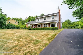 1421 Fox Hollow Rd, Schenectady, NY 12309