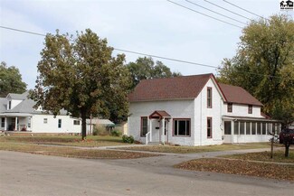 112 N 5th St, Sterling, KS 67579