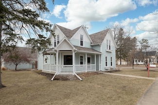 1233 5th St, Hudson, WI 54016