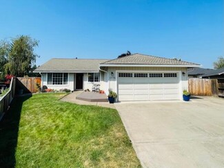 1775 Jessica Cir, Central Point, OR 97502