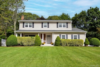 12 Foxdale Ct, Huntington Station, NY 11746