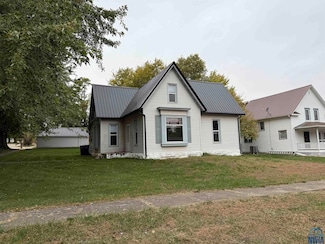 402 5th St, Ireton, IA 51027