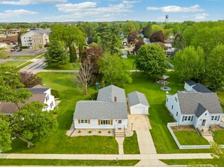 309 4th St, Waunakee, WI 53597