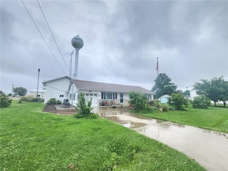 204 W Oak Ave, Montrose, IL 62445