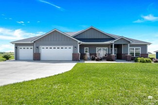 4004 Macinnes Ct, Manhattan, KS 66503
