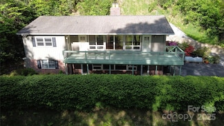 857 Country Club Dr, Maggie Valley, NC 28751