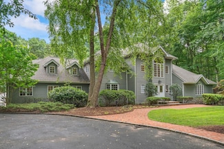 1 White Cap Ct, Lloyd Harbor, NY 11743