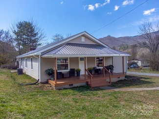 389 Hospital Rd, Sylva, NC 28779