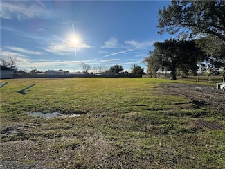 649 Oak St, Hahnville, LA 70057