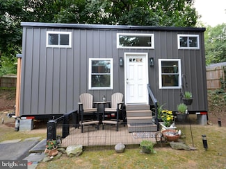 867 Schwanger Rd, Elizabethtown, PA 17022