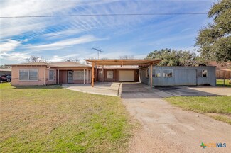 321 S Mehnert St, Yorktown, TX 78164