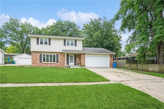 104 N H St, Indianola, IA 50125