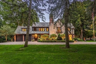 2010 Devonshire Rd, Ann Arbor, MI 48104