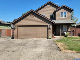 1821 NW Poppy Hills Dr, McMinnville, OR 97128