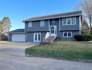 409 S 11th St, Adel, IA 50003
