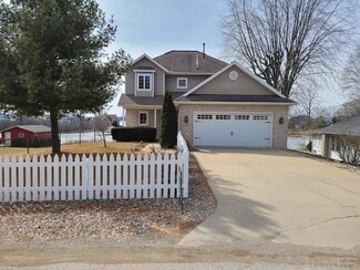 11655 N Elm Grove Dr, Syracuse, IN 46567