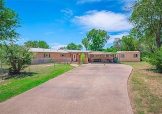 10904 Travis Dr, Jonestown, TX 78645