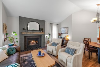 95 Olympic Cir, Chanhassen, MN 55317
