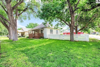 214 N Kansas St, Haven, KS 67543