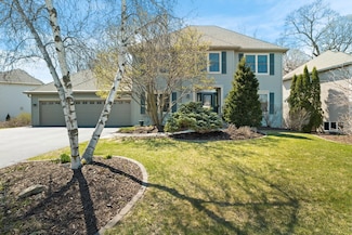 727 Lake Susan Hills Dr, Chanhassen, MN 55317
