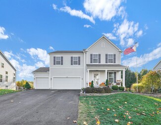12136 Herons Landing Dr NW, Pickerington, OH 43147