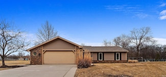 8907 Sunburst Ln, Fort Wayne, IN 46804