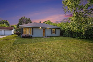 224 S West St, Coloma, MI 49038