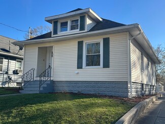 213 W Palmer Ave, Jackson, MI 49203