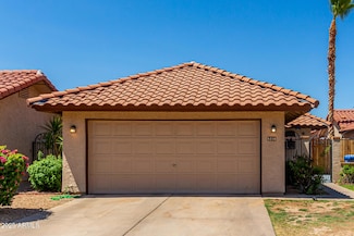 5216 E Half Moon Dr, Phoenix, AZ 85044