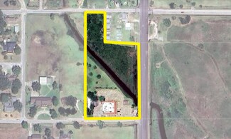 1601 1st St, Palacios, TX 77465
