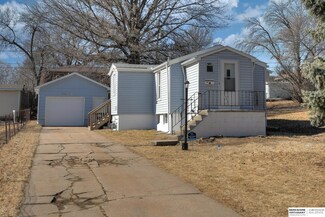 2006 N 70th St, Omaha, NE 68104