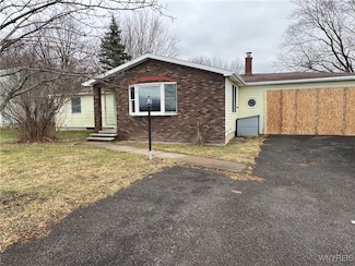 5479 Bridgeman Rd, Sanborn, NY 14132
