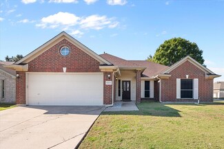 6300 Woolwich Dr, Arlington, TX 76001