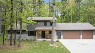 W2434 Timber Trail, Keshena, WI 54135
