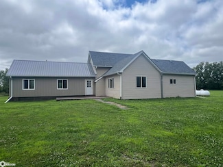 4476 32nd St, Grinnell, IA 50112