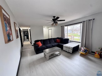 1302 Emerald St, Onawa, IA 51040