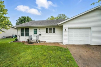 1606 N 3rd Ave, Washington, IA 52353