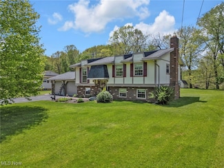135 Heritage Dr, Beloit, OH 44609