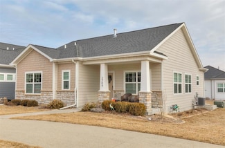 2704 NW 165th Ln, Clive, IA 50325