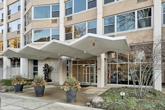 555 W Cornelia Ave Unit 201, Chicago, IL 60657