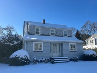 32 Cavanaugh Rd, Wellesley Hills, MA 02481