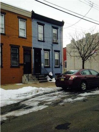 530 N 9th St, Camden, NJ 08102