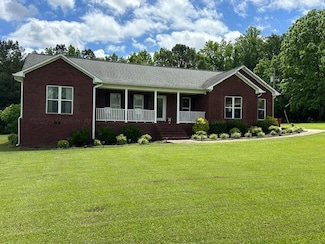 132 Woods Creek Rd, Hamilton, AL 35570