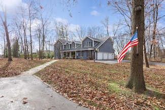 104 Hackney Ln, Valparaiso, IN 46385