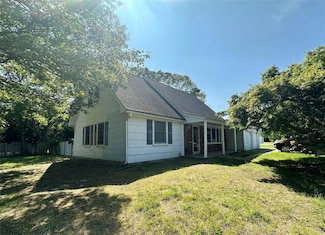 2 Hamilton Ct, Coram, NY 11727