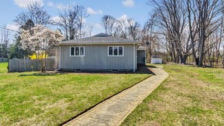 24 Atlantic Ave, East Moriches, NY 11940